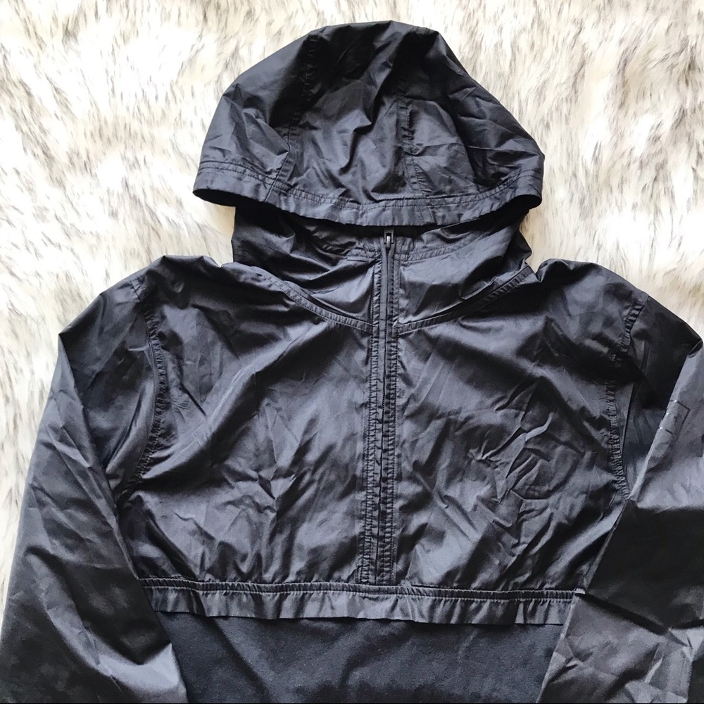Under Armour lightweight woven 1/2 zip hoodie - Picture 5 of 7